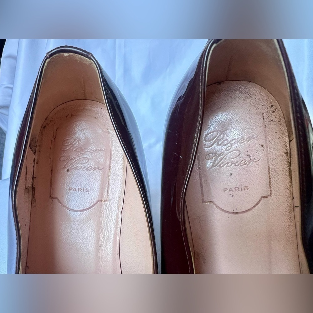 Roger Vivier Polly Burgundy and Gold Patent Leather Loafer Shoes 9 - Picture 7 of 11